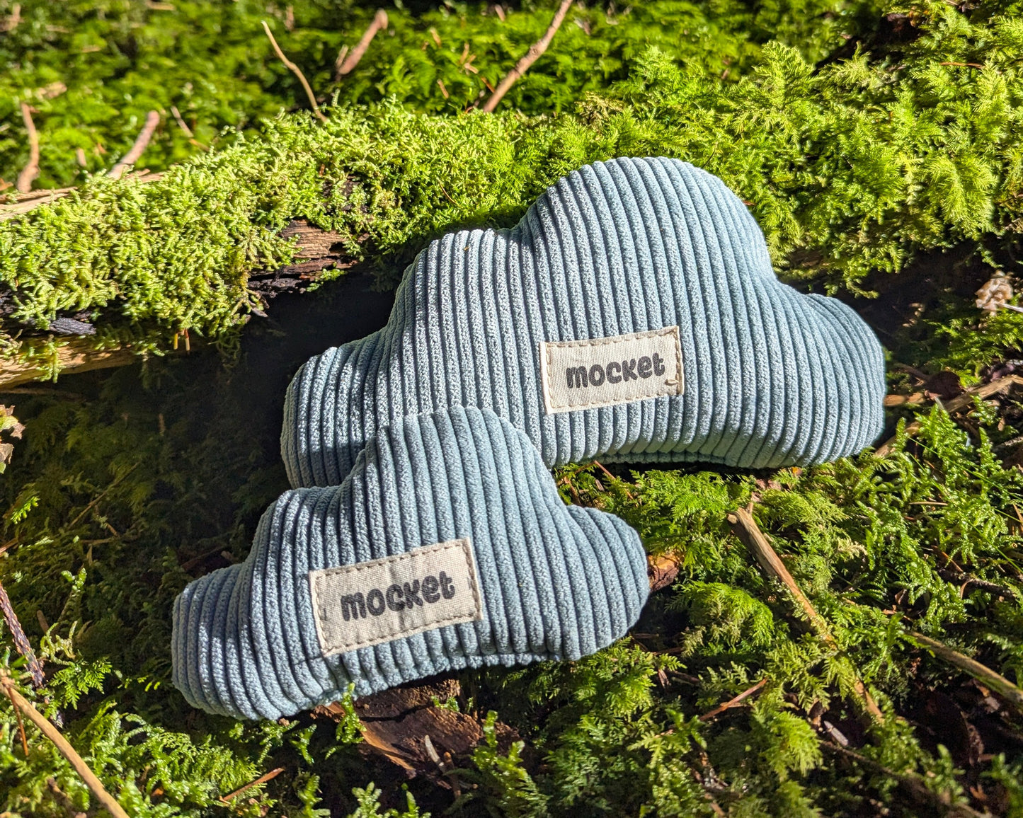 groupe de jouets en forme de nuage taille petite et grande de couleur bleu ciel